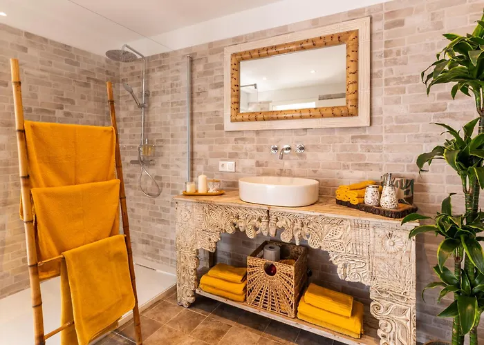 Sol Amarillo Mijas -malaga 푸엔히롤라